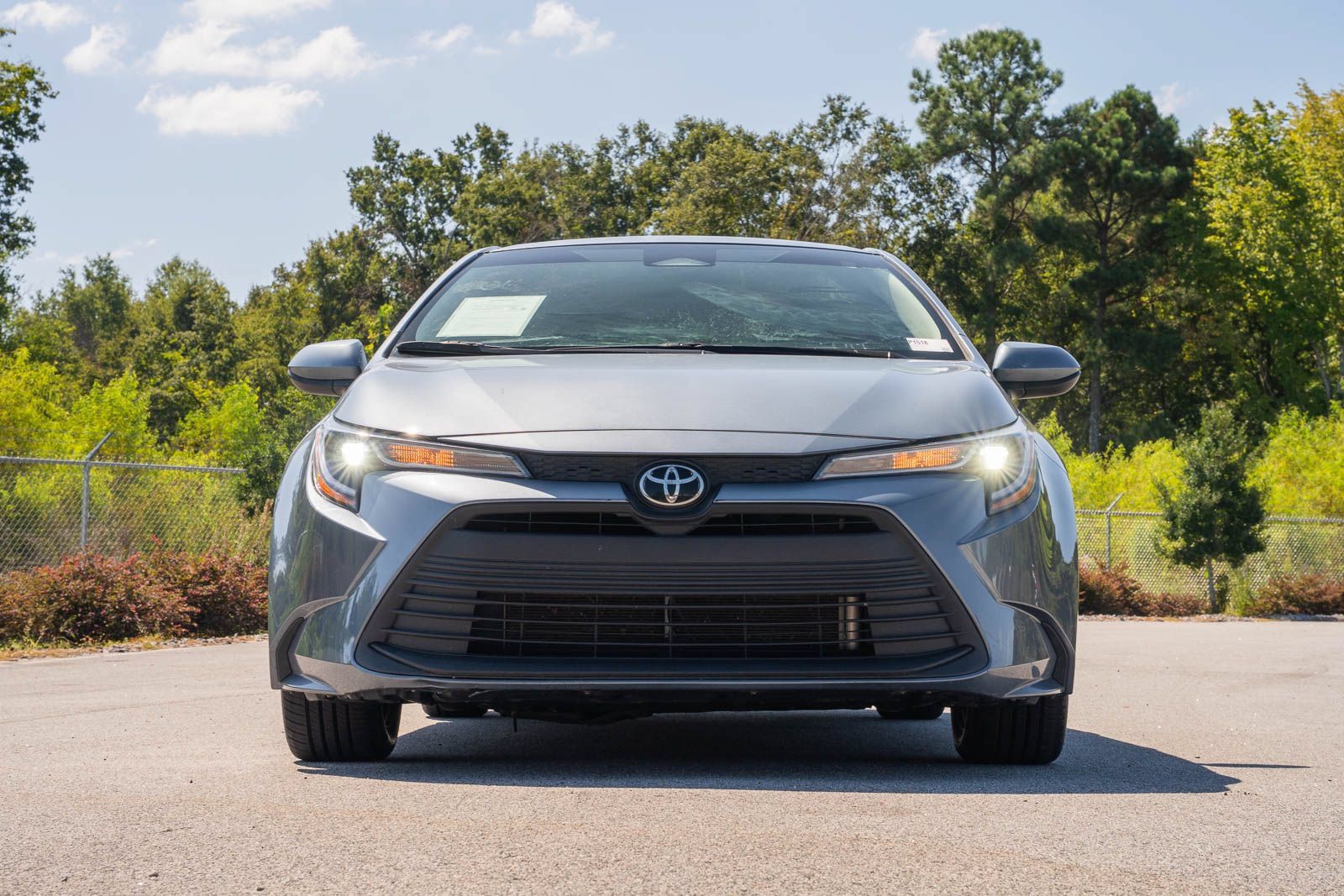 Used 2025 Toyota Corolla LE FWD image 2