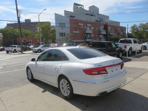 Used 2011 Hyundai Azera GLS w/ Premium Pkg 2 FWD image 5