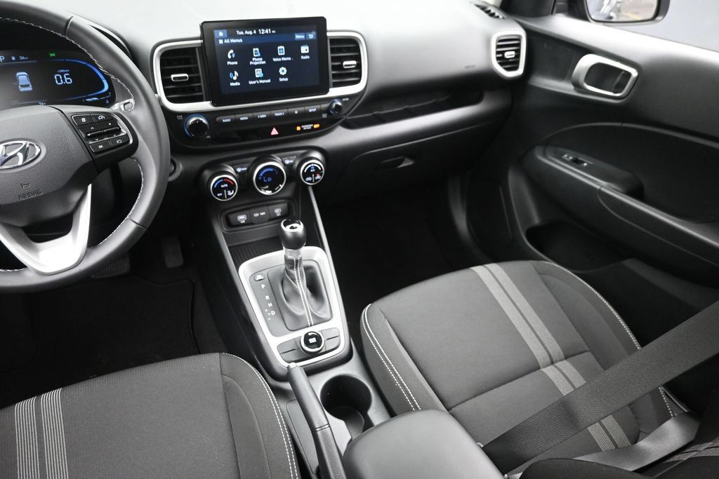 Used 2025 Hyundai Venue SEL FWD image 15