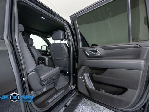 Used 2023 Chevrolet Suburban RST w/ Luxury Package AWD/4WD image 36