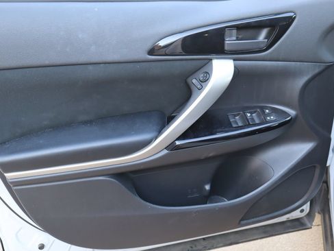 Used 2022 Mitsubishi Eclipse Cross LE AWD/4WD image 17