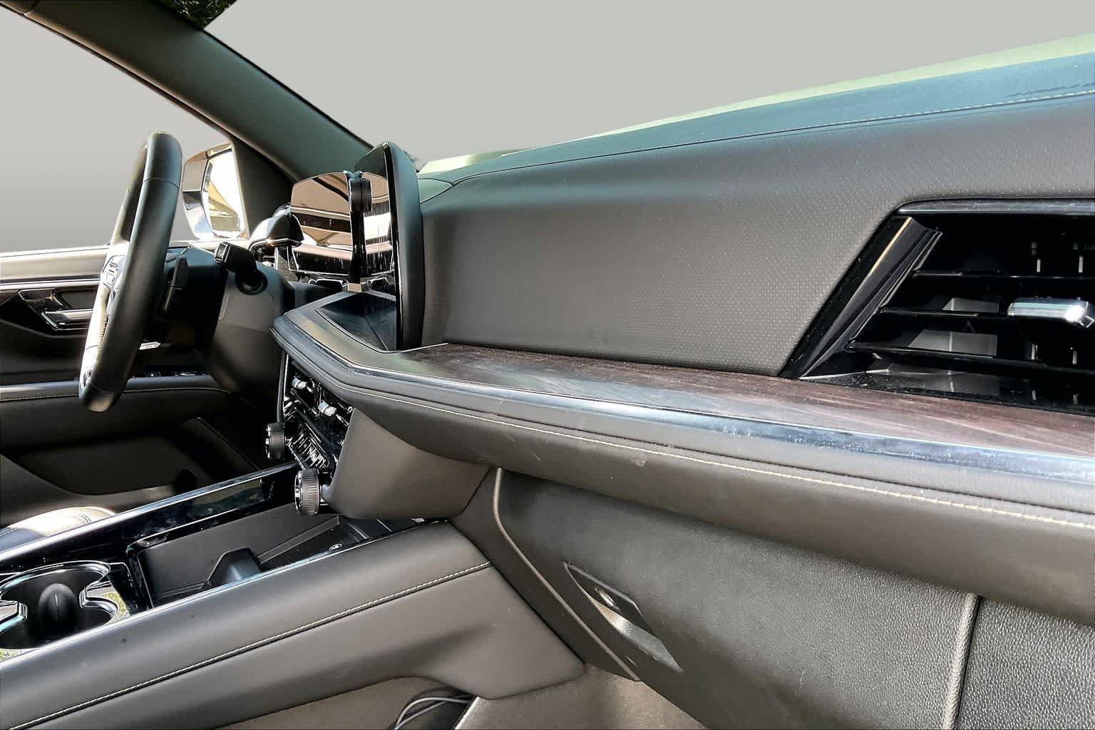 Used 2026 Chevrolet Suburban Premier w/ Sun And Tow Package RWD image 18