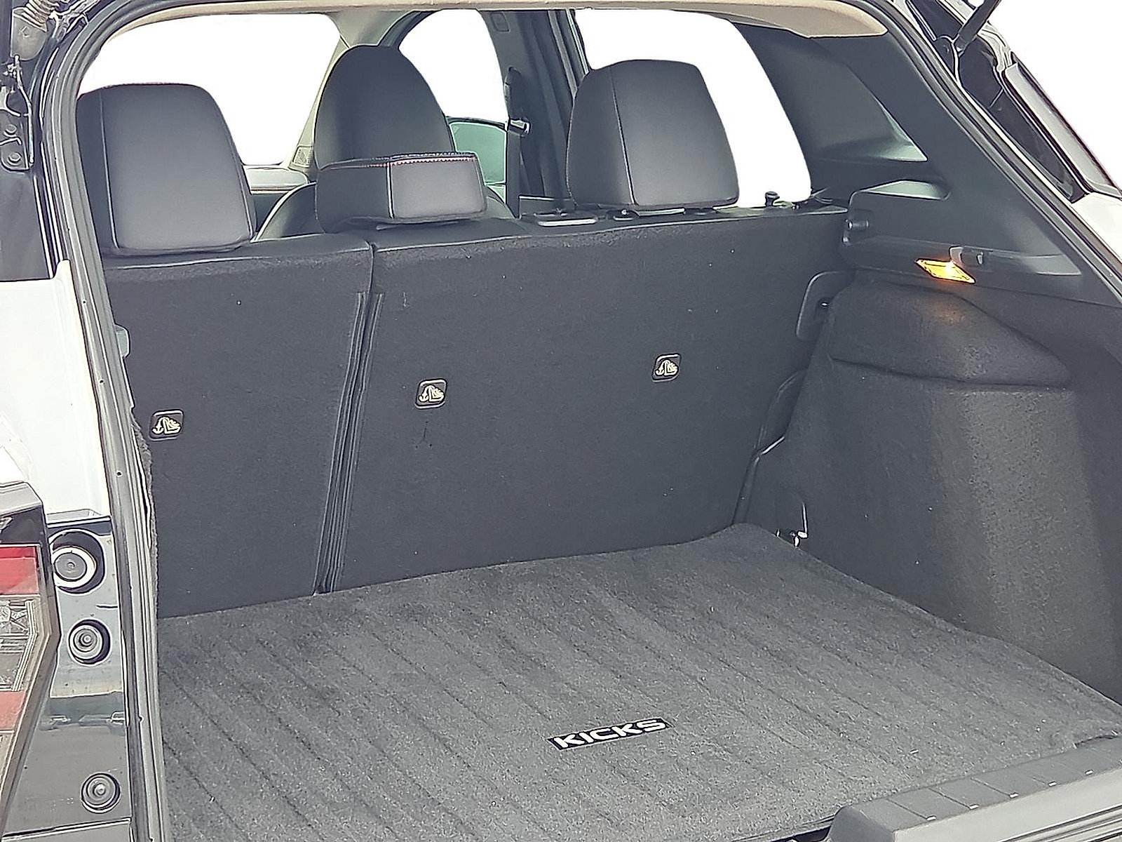 Used 2025 Nissan Kicks SR AWD/4WD image 9