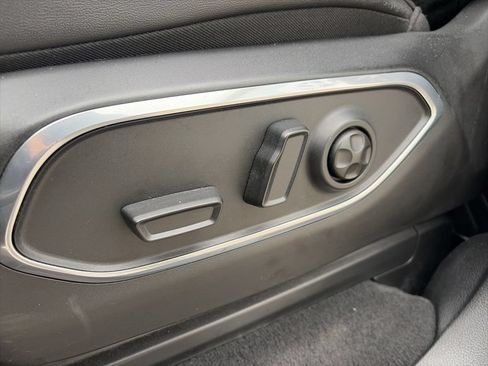 Used 2022 Jeep Wagoneer Series I w/ Convenience Group I AWD/4WD image 13