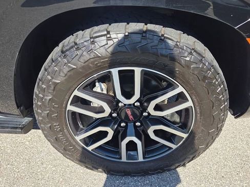 Used 2022 GMC Yukon XL AT4 AWD/4WD image 17