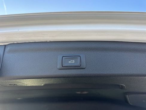 Used 2025 Audi Q3 2.0T Premium image 28