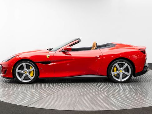 Used 2019 Ferrari Portofino image 2