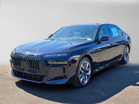 Used 2025 BMW 750e xDrive w/ Executive Package AWD/4WD image 8