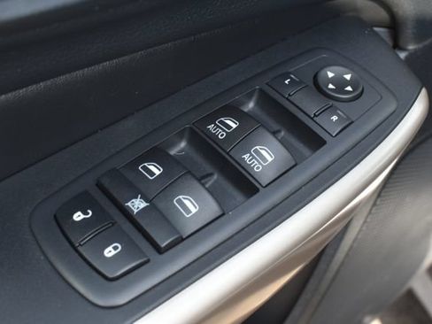 Used 2017 Jeep Cherokee Limited AWD/4WD image 18
