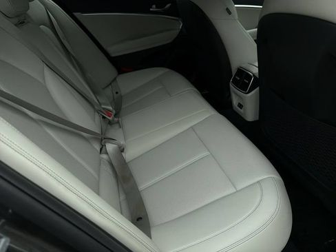 Used 2025 Genesis G70 2.5T RWD image 36