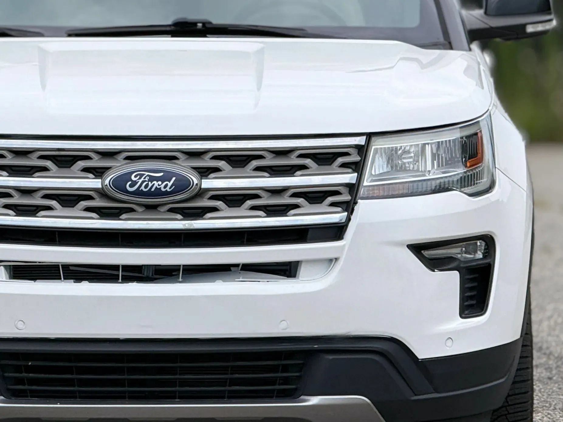 Used 2018 Ford Explorer XLT w/ Equipment Group 202A AWD/4WD image 12