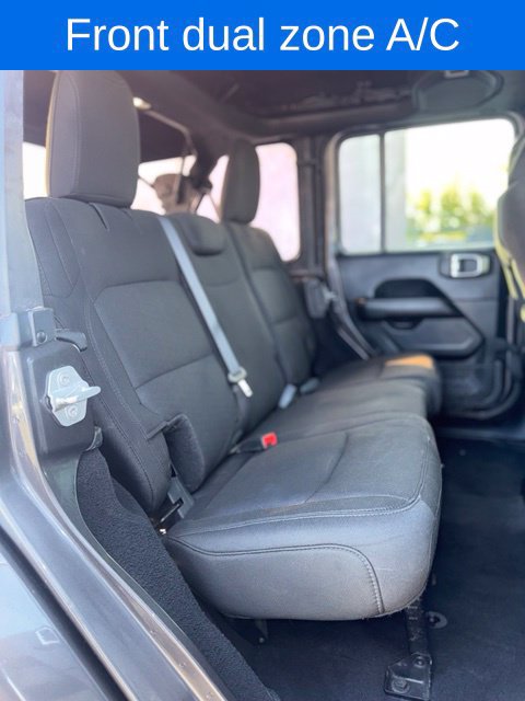 Used 2018 Jeep Wrangler Unlimited Sahara AWD/4WD image 27
