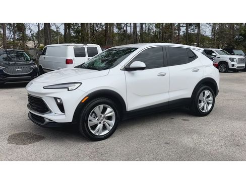 Certified 2024 Buick Encore GX Preferred w/ Comfort Package image 5