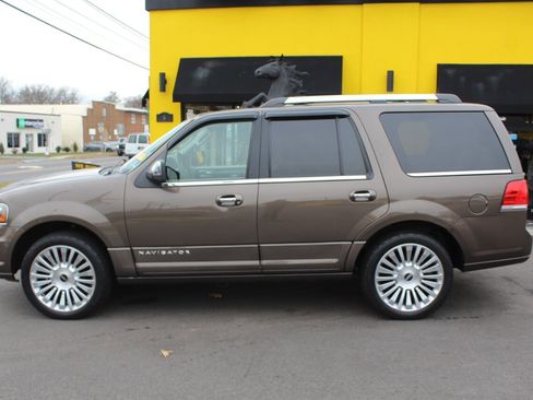 Used 2015 Lincoln Navigator 4WD image 23