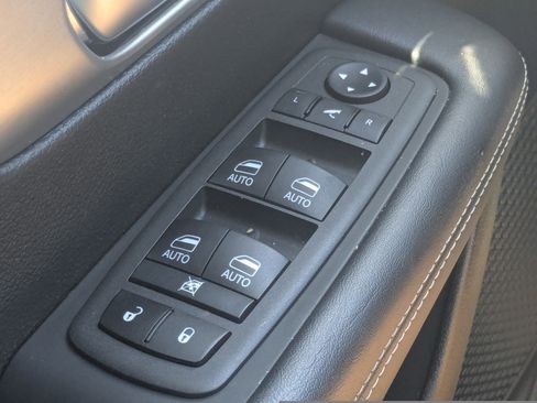 Used 2023 Chrysler Pacifica Limited w/ S Appearance Package image 27