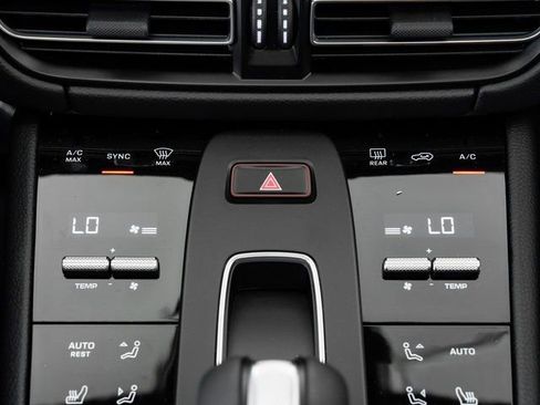 Certified 2025 Porsche Macan image 20