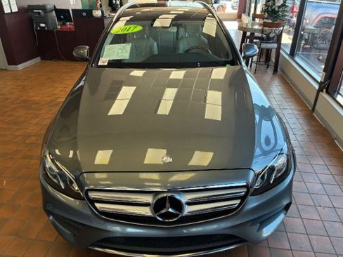 Used 2017 Mercedes-Benz E 400 4MATIC Wagon image 6