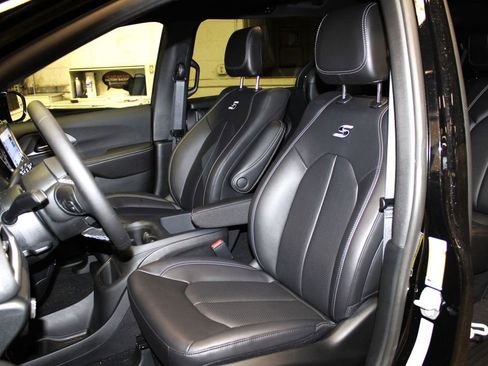 New 2026 Chrysler Pacifica Select image 20