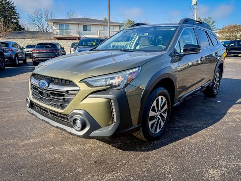 Used 2023 Subaru Outback Premium image 4