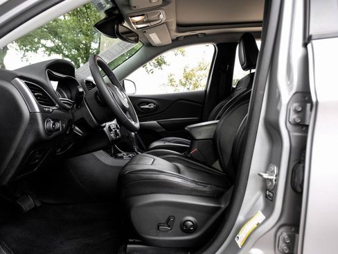 Used 2022 Jeep Cherokee Limited w/ Elite Package image 43