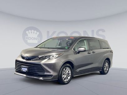 Used 2021 Toyota Sienna LE