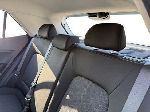 Certified 2022 Hyundai Venue SE image 16