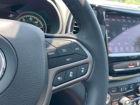 Used 2022 Jeep Cherokee Limited w/ Mopar Interior Package AWD/4WD image 23