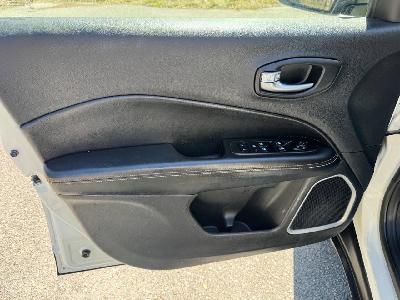 Used 2019 Jeep Compass Latitude AWD/4WD image 42
