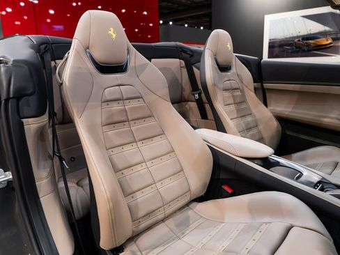 Certified 2022 Ferrari Portofino M image 41