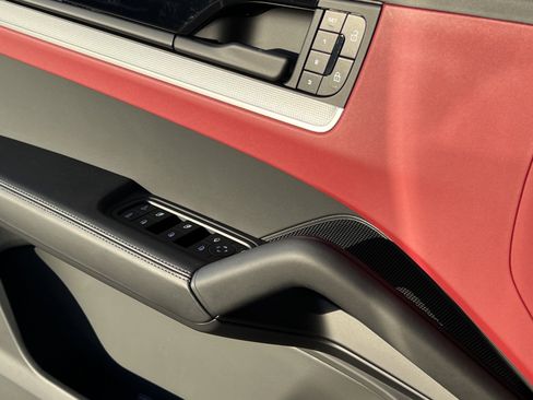 Certified 2025 Porsche Cayenne Coupe image 30