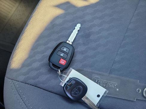 Certified 2023 Toyota Tacoma SR image 33