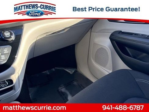 Used 2024 Chrysler Voyager LX image 25