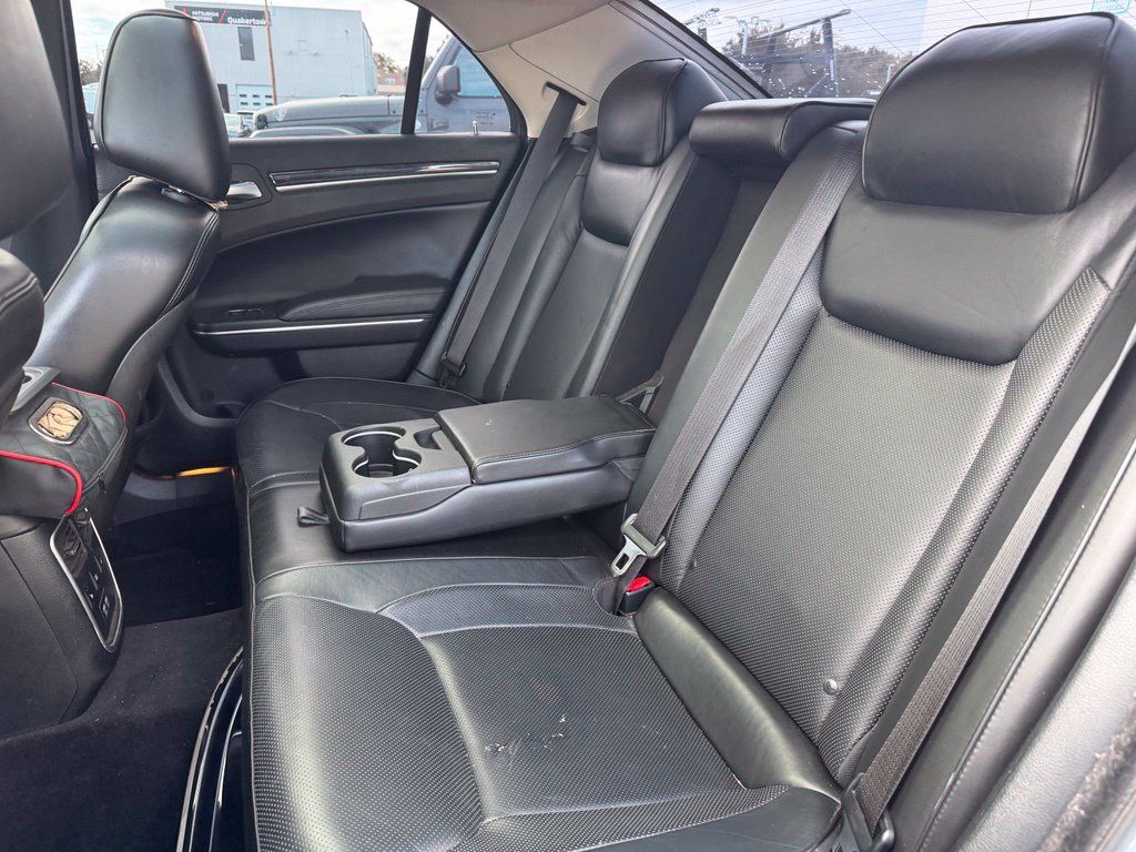 Used 2017 Chrysler 300 C RWD image 13