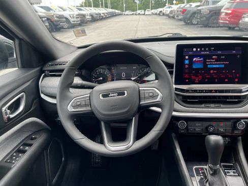 Used 2024 Jeep Compass Latitude AWD/4WD image 16