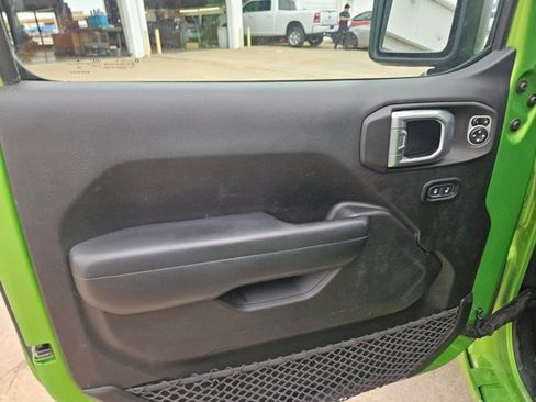 Used 2018 Jeep Wrangler Unlimited Sport S AWD/4WD image 16