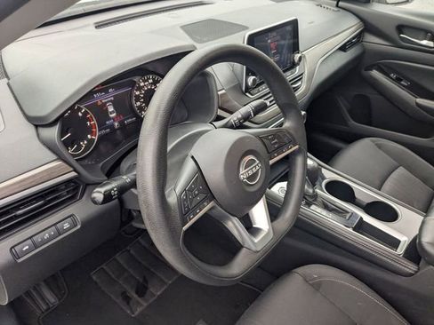 Used 2023 Nissan Altima 2.5 SV image 14
