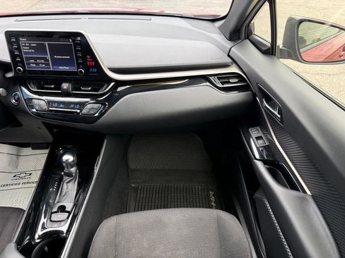 Used 2019 Toyota C-HR XLE FWD image 40