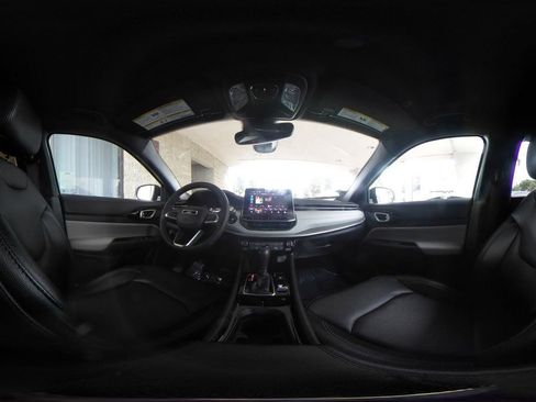 Used 2025 Jeep Compass Limited image 42