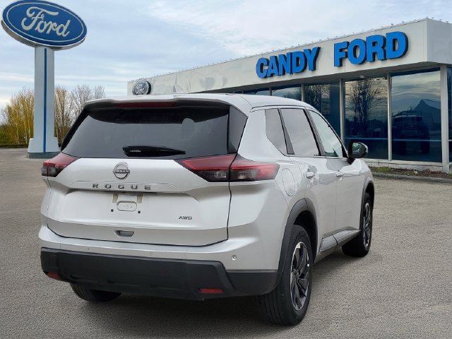 Used 2025 Nissan Rogue SV AWD/4WD image 4
