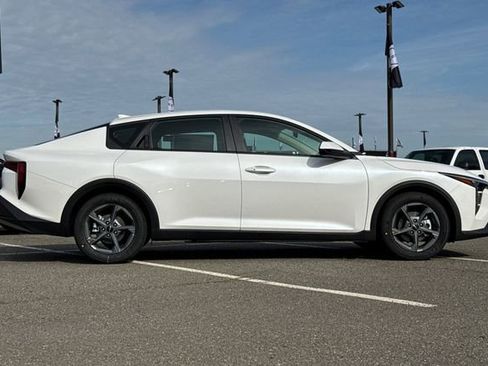 New 2026 Kia K4 LXS image 3
