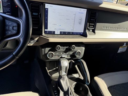 Used 2022 Ford Bronco Wildtrak image 18