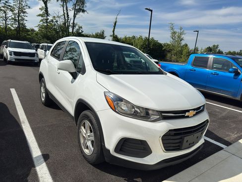 Used 2020 Chevrolet Trax LS w/ Tint and Cruise Package AWD/4WD image 3