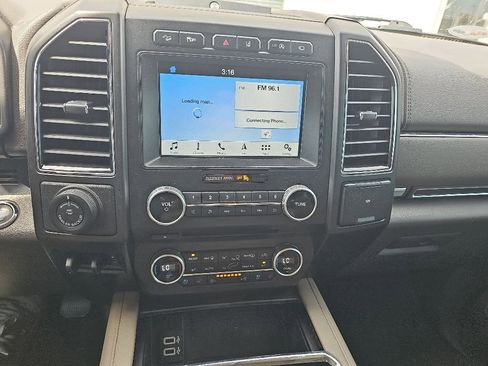 Used 2018 Ford Expedition Limited w/ Equipment Group 302A AWD/4WD image 22