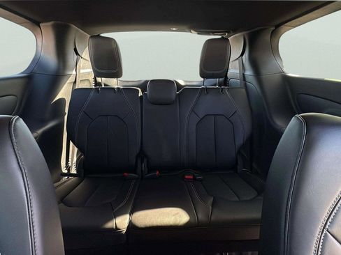 New 2026 Chrysler Pacifica Select image 11