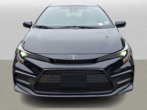 Used 2022 Toyota Corolla SE FWD image 2