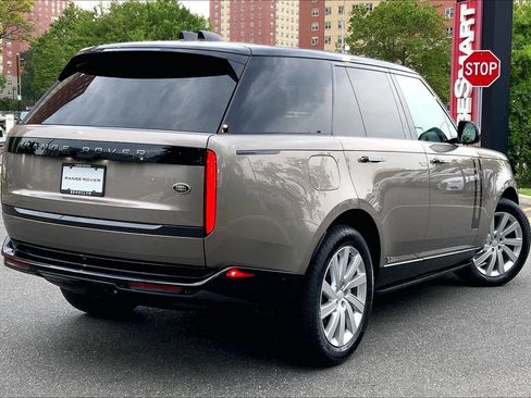 Used 2023 Land Rover Range Rover SE AWD/4WD image 12
