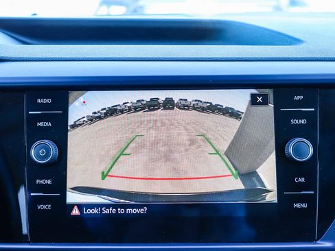 Used 2023 Volkswagen Taos SE w/ Panoramic Sunroof Package image 25