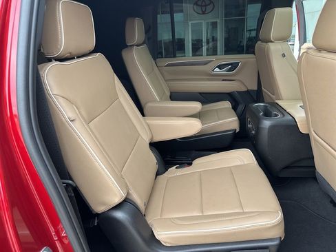 Used 2024 Chevrolet Suburban Premier w/ Premium Package RWD image 20