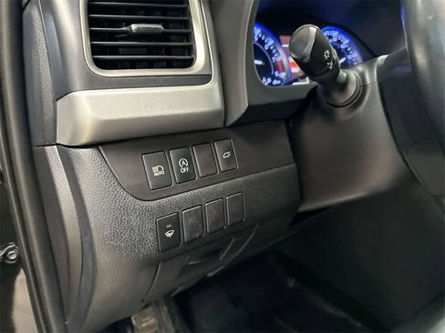 Used 2019 Toyota Highlander XLE image 40