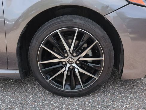 Used 2021 Toyota Camry SE w/ Convenience Package FWD image 11